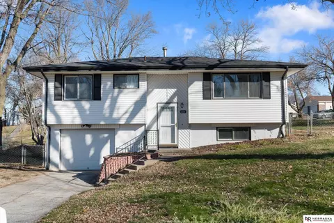 2804 Lloyd St, Bellevue, NE 68005