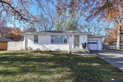 2231 S 60th St, Lincoln, NE 68506