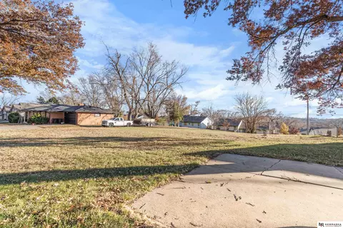 9327 Blondo St, Omaha, NE 68134 photo 2