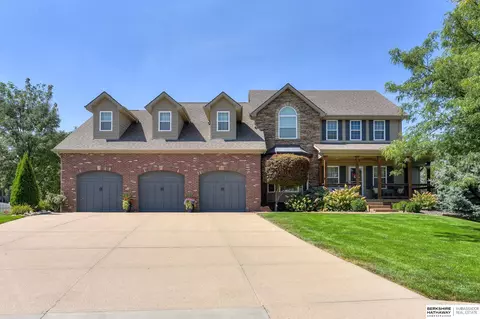 1441 Ranch Cir, Papillion, NE 68046