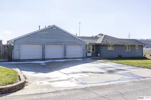 9319 N 30th St, Omaha, NE 68112