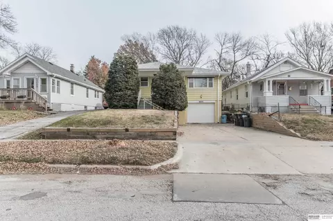 6033 39 St, Omaha, NE 68107