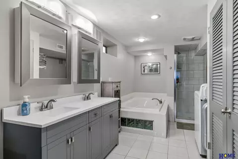 Bath - 1623 Summit St, Beatrice, NE 68310 photo 2 of 2