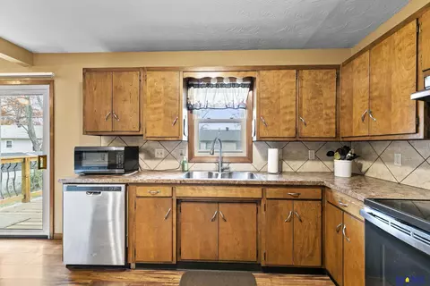 Kitchen - 1623 Summit St, Beatrice, NE 68310 photo 3 of 5