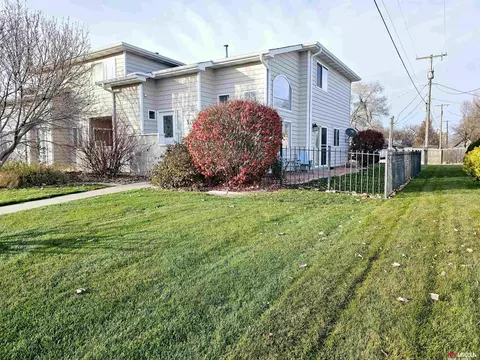 512 W F St, Hastings, NE 68901