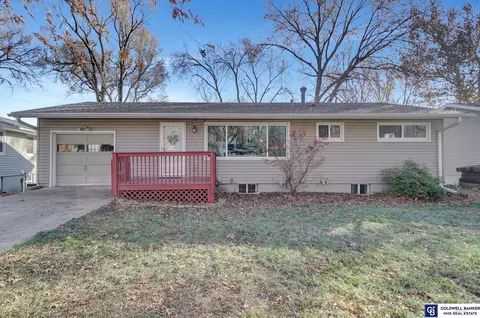 1936 Skyline Dr, Lincoln, NE 68506