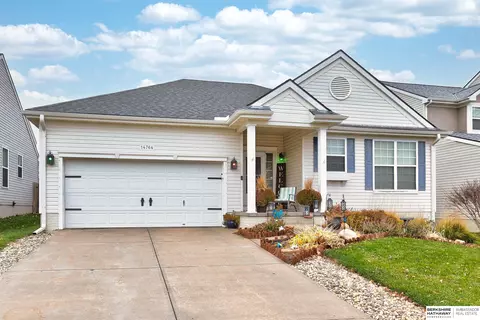 14764 Grebe St, Bennington, NE 68007