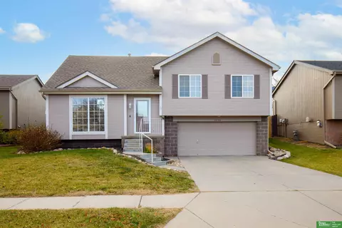 18701 S St, Omaha, NE 68135