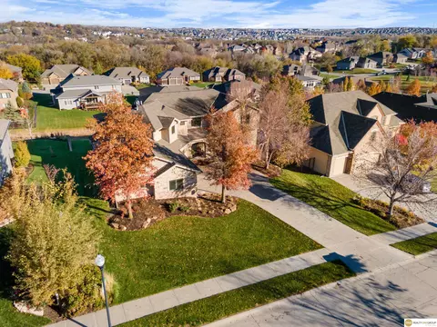 18932 Boyle Cir, Omaha, NE 68022