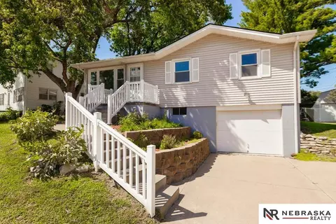7866 Tilford Cir, Ralston, NE 68127