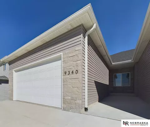 9340 Merryvale Dr, Lincoln, NE 68526