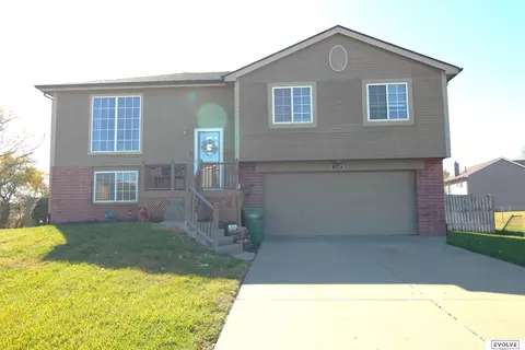 1705 Hogantown Dr, Bellevue, NE 68123