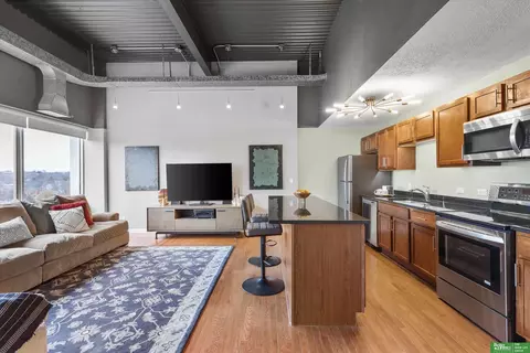 105 N 31st Ave #902, Omaha, NE 68131