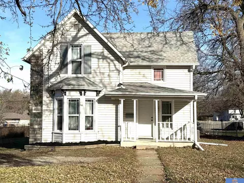 1522 Washington St, Beatrice, NE 68310 photo 3