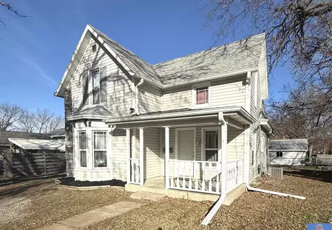 1522 Washington St, Beatrice, NE 68310 photo 4