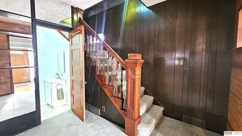 Entry Way - 428 E 10th St, Wahoo, NE 68066 photo 2 of 2
