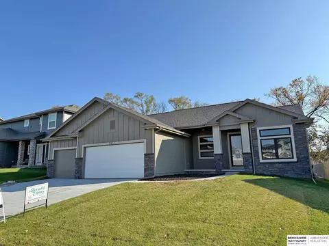 7811 S 198th St, Gretna, NE 68028