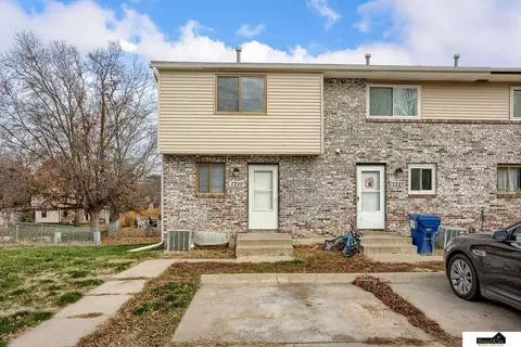 2220 Sandstone Rd, Lincoln, NE 68512
