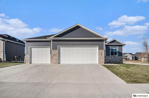 1629 NW 52nd St, Lincoln, NE 68528