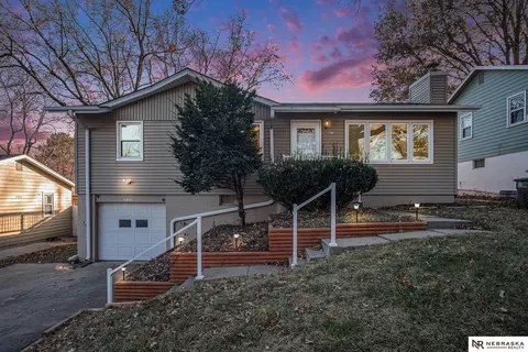 6811 Ogden St, Omaha, NE 68104