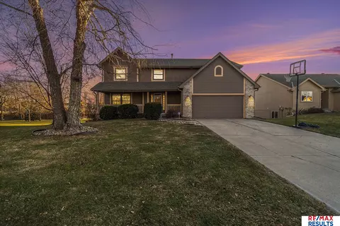16433 Olive St, Omaha, NE 68136