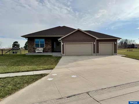 2040 Greenway Dr, Aurora, NE 68818
