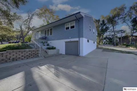 2205 Power Dr, Bellevue, NE 68005