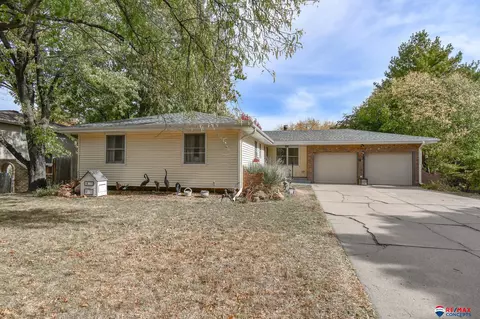 6106 S 25th St, Lincoln, NE 68512