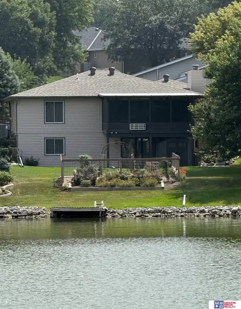 1409 Lakeshore Dr, Beatrice, NE 68310