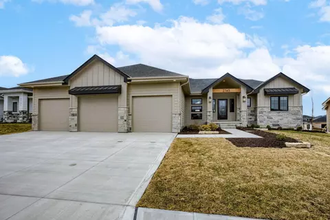 2745 N 182 Ave, Elkhorn, NE 68022