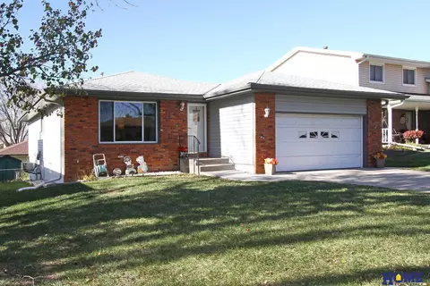 2721 Dorothy Dr, Lincoln, NE 68507