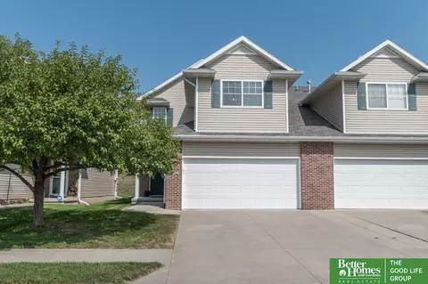 17554 Parker Plz, Omaha, NE 68118