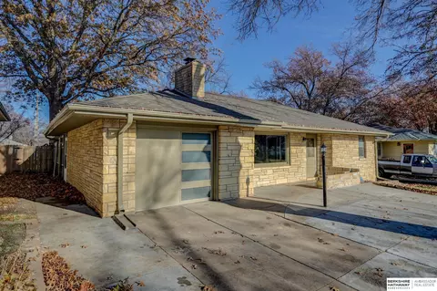 6844 Leighton Ave, Lincoln, NE 68507
