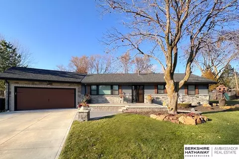 9716 Parker St, Omaha, NE 68114