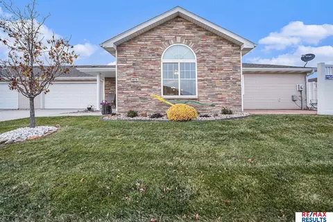 8576 N 160th Plz, Bennington, NE 68007
