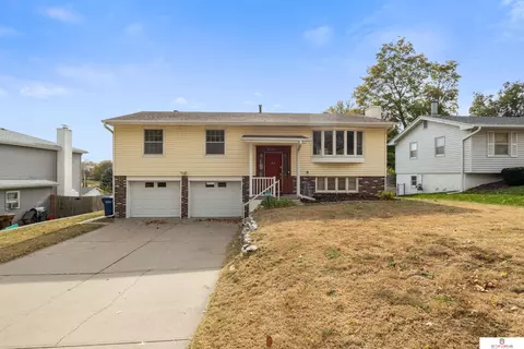 2105 Randall Dr, Bellevue, NE 68005