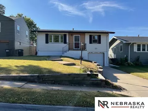 6217 Oak St, Omaha, NE 68106