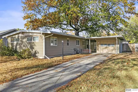 442 Eastborough Ln, Lincoln, NE 68505