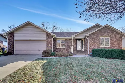 7301 Framton Cir, Lincoln, NE 68516