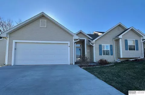 9215 Laurel Plz, Omaha, NE 68134