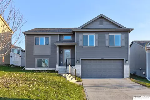8315 Craig St, Omaha, NE 68122