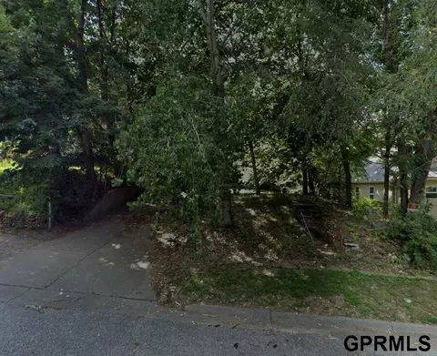 2524 S 9 St, Omaha, NE 68108