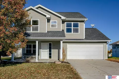 512 Pier 2 St, Lincoln, NE 68528