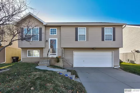 19633 W St, Omaha, NE 68135