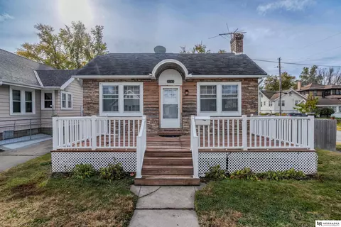 2753 Newport Ave, Omaha, NE 68112