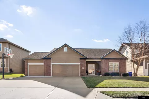 4607 Sheridan Rd, Papillion, NE 68133