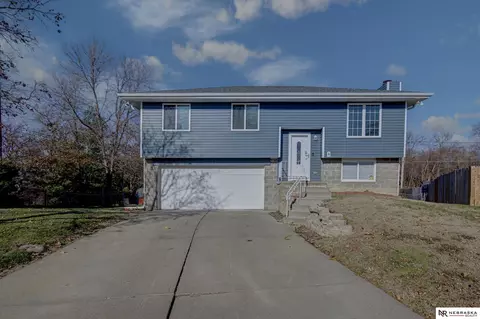 5133 Jefferson Cir, Omaha, NE 68117