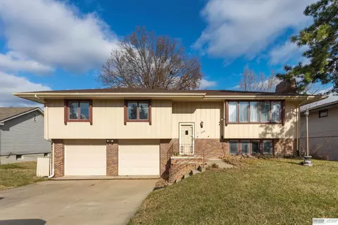 10718 Old Maple Rd, Omaha, NE 68134