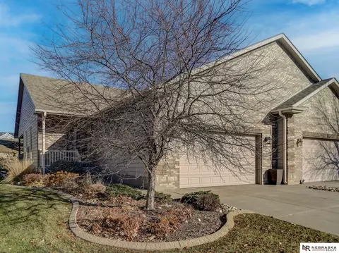 9400 Forest Glen Dr, Lincoln, NE 68526