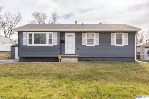 12437 B St, Omaha, NE 68144